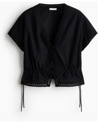 H&M - Top Met Knoopsluiting En Broderie Anglaise - Lyst