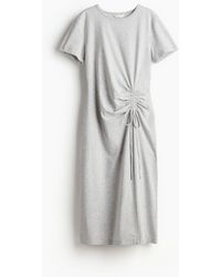 H&M - T-Shirt-Kleid mit Kordelzugdetail - Lyst