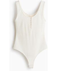 H&M - Geribde Stringbody - Lyst