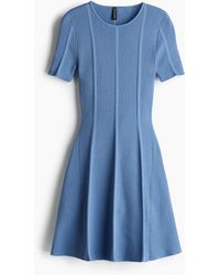 H&M - Ausgestelltes Kleid aus Rippstrick - Lyst
