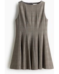 H&M - Ausgestelltes Kleid - Lyst