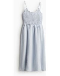 H&M - Gesmoktes Kleid mit Bindeträgern - Lyst