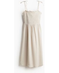 H&M - Gesmoktes Kleid mit Bindeträgern - Lyst