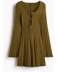 H&M - Ausgestelltes Kleid - Lyst