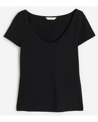 H&M - Figurbetontes T-Shirt - Lyst