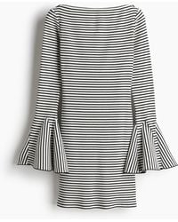 H&M - Geripptes Kleid mit Trompetenärmeln - Lyst
