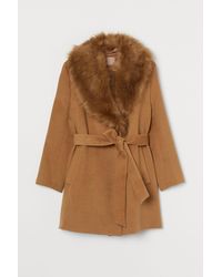 H&M + Mantel mit Faux-fur-Kragen - Natur