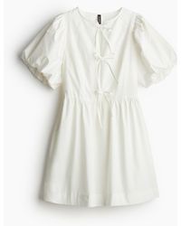 H&M - Kleid mit Puffärmeln und Bindedetail - Lyst