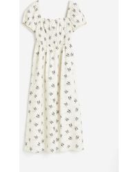 H&M - Kleid mit gesmokter Taille aus Leinemix - Lyst