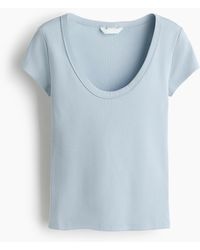 H&M - Geripptes T-Shirt mit U-Ausschnitt - Lyst