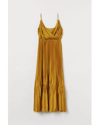 H&M + Satijnen Plisséjurk - Geel