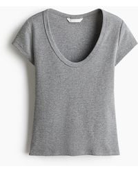 H&M - Geribd T-shirt Met Diepe Halsopening - Lyst