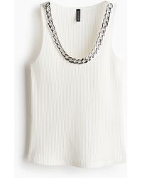 H&M - Geripptes Tanktop mit Kettendetail - Lyst
