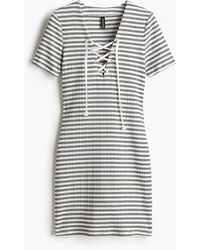 H&M - Bodycon-Kleid mit Schnürung - Lyst