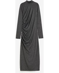 H&M - Gerafftes Kleid mit Turtleneck - Lyst