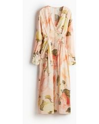 H&M - Tailliertes Kleid mit V-Ausschnitt - Lyst