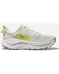 Hoka One One - Challenger 8 Schuhe für Damen in White/Neon Citrus Größe 37 1/3 | Straße - Lyst