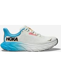Hoka One One - Arahi 7 Schuhe für Damen in Blanc De Blanc/Swim Day Größe 38 | Straße - Lyst
