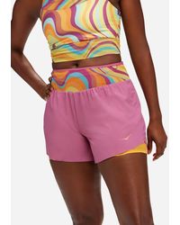 Hoka One One - Skyglide Trail-Shorts für Damen in Beet Root Größe XL | Shorts - Lyst