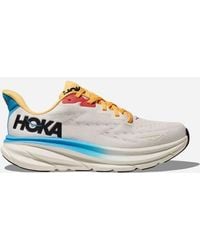 Hoka One One - Clifton 9 Chaussures pour Femme en Blanc De Blanc/Swim Day Taille 39 1/3 Large | Route - Lyst