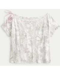 Hollister - Lässiges, schulterfreies T-Shirt mit Camo-Muster und Schnürung - Lyst