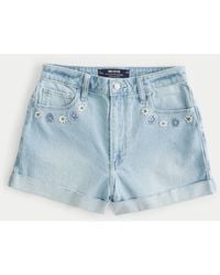 Hollister - Ultra High Rise Mom-Jeans-Shorts in heller Waschung mit Blumenstickerei - Lyst