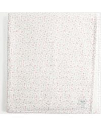 Hollister - Kuschelige Steppdecke mit Erdbeermuster - Lyst