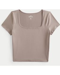 Hollister - T-Shirt aus nahtlosem Soft-Stretch-Material mit eckigem Ausschnitt - Lyst