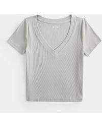 Hollister - Geripptes T-Shirt mit V-Ausschnitt - Lyst