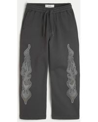 Hollister - Super Baggy Jogginghose mit Doppelflammen-Grafik - Lyst