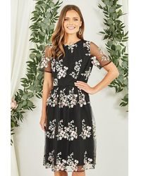 Yumi' - Embroidered Floral Skater Dress - Lyst