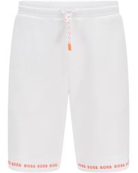 BOSS by HUGO BOSS Shorts regular fit en punto elástico con logo en los bajos - Blanco