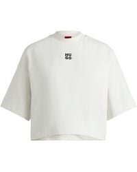 HUGO - Relaxed-fit, Korter T-shirt Van Katoen Met Tweedelig Logo - Lyst