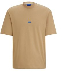 HUGO - T-Shirt aus Baumwoll-Jersey mit blauem Logo-Patch - Lyst