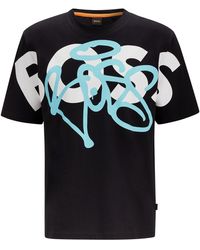BOSS by HUGO BOSS - Relaxed-Fit T-Shirt aus Baumwolle mit Logo und Graffiti-Artwork - Lyst