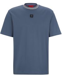 HUGO - T-Shirt aus Interlock-Baumwolle mit Ketten-Print am Ausschnitt - Lyst