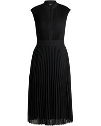 BOSS - Kleid aus Plissee-Krepp mit eingekerbtem Ausschnitt - Lyst