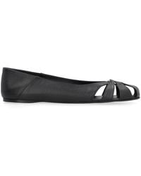 Ferragamo - Elegant Leather Ballet Flats With Cut-Out Design - Lyst