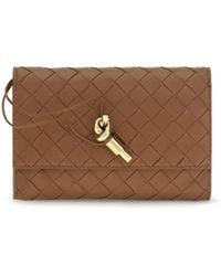 Bottega Veneta - Clutch Bag Andiamo Brass Tannin-Muse Lamb (Ovis Aries) Make Up - Lyst