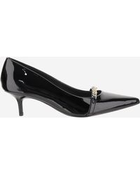 Pinko - Glossy Leather Pump With Pointed Toe And Logo Chain Detail - Lyst