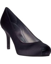 stuart weitzman artage satin pump