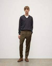 Johnstons of Elgin - Fin Dark V Neck Superfine Cashmere Jumper - Lyst