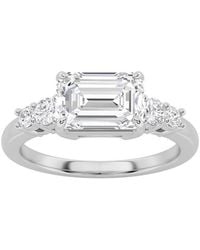 Mure And Co - 1.5Ctw Emerald Shaped Lab Grown Diamond (F/Vs) East West Accented Three Stone Ring - Lyst