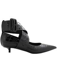 Burberry - Kitten-Heel Point-Toe Embossed Leather Pumps, Brand Size 36 (Us - Lyst