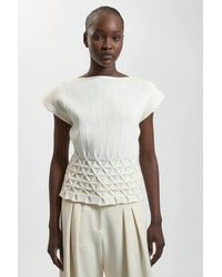 Karen Millen - Ribbed Knit Power Shoulder Top With Manipulated Stitch Detail - Lyst