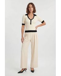 Karen Millen - Knit Rib With Contrast Hem Detail Collared Short Sleeve Top - Lyst