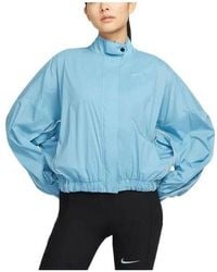 Nike - (Wmns) Windbreaker Run Division Jacket Asia Sizing - Lyst