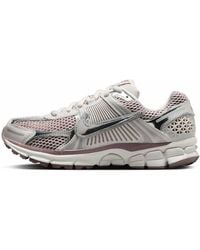 Nike - (Wmns) Air Zoom Vomero 5 'Metallic Platinum' - Lyst