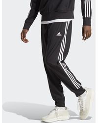 adidas - Pantalón AEROREADY Essentials Tapered Cuff Woven 3 bandas - Lyst