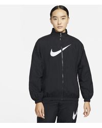 Nike - Chaqueta cortavientos Sportswear Essential - Lyst